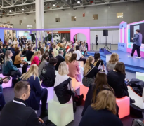 包罗来自俄罗斯86个地域的批发商、开辟商、建建